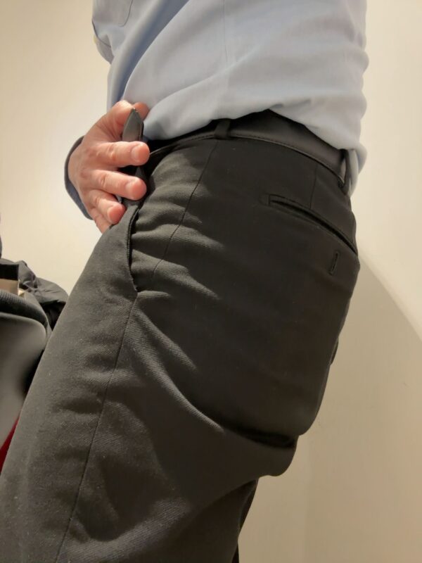 ワークマンXシェルター防水防寒スーツのズボン左ポケット周辺浸水状況画像