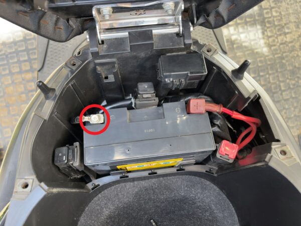 バッテリー赤丸マイナス画像