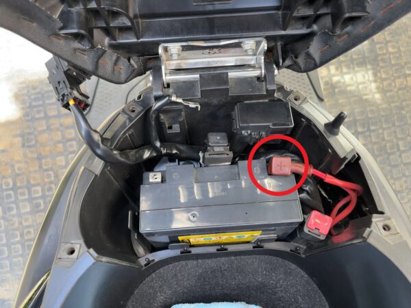 バッテリープラス赤丸画像