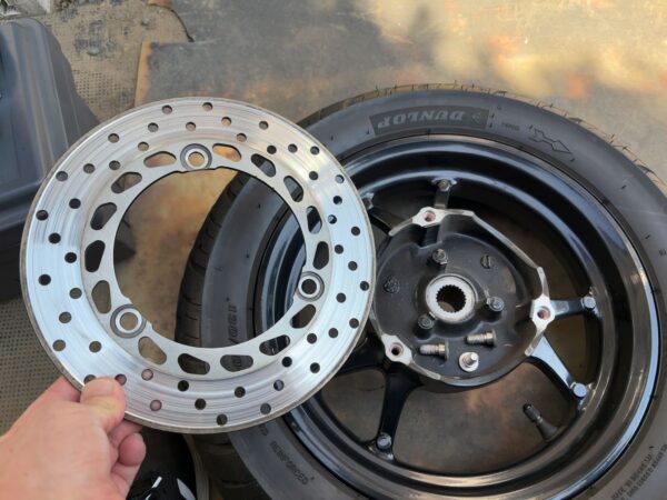 シグナスグリファス外したリヤディスクローター画像