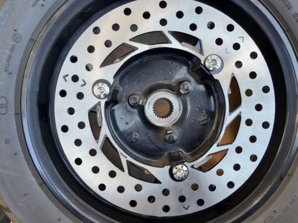 リヤディスクローターボルト取り付け画像