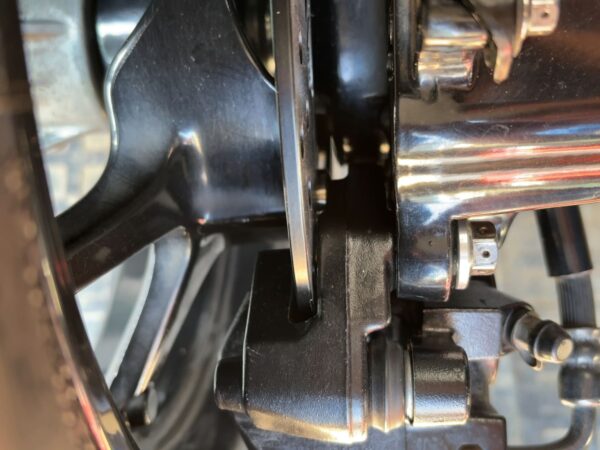 シグナスグリファスリヤキャリパードアップ画像