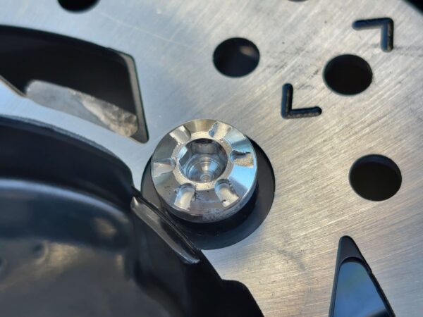 傷ついたStar Bolt画像