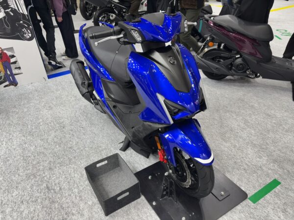 東京モーターサイクルショー7型シグナスx画像