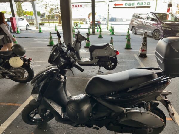 御殿場プレミアムアウトレット駐輪場シグナスグリファス画像