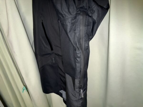 エックスシェルター(R)プレミアム超透放湿ウルトラレインジャケット脇下画像