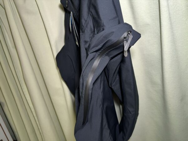 エックスシェルター(R)超透放湿レインジャケット脇下画像