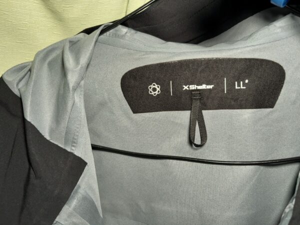 エックスシェルター(R)超透放湿レインジャケットフード画像