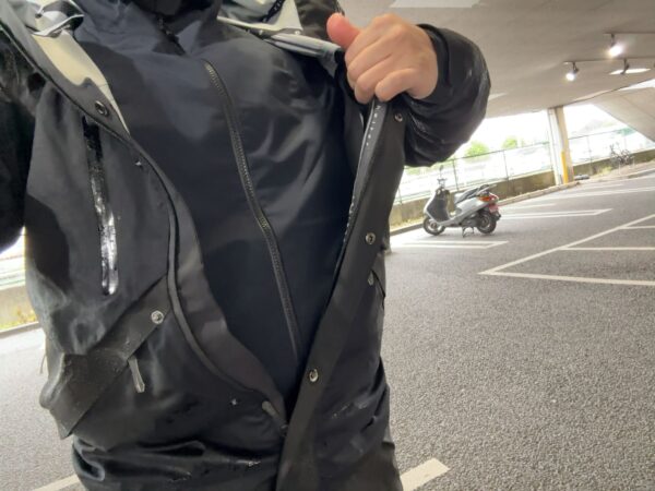 エックスシェルター(R)超透放湿レインジャケット画像