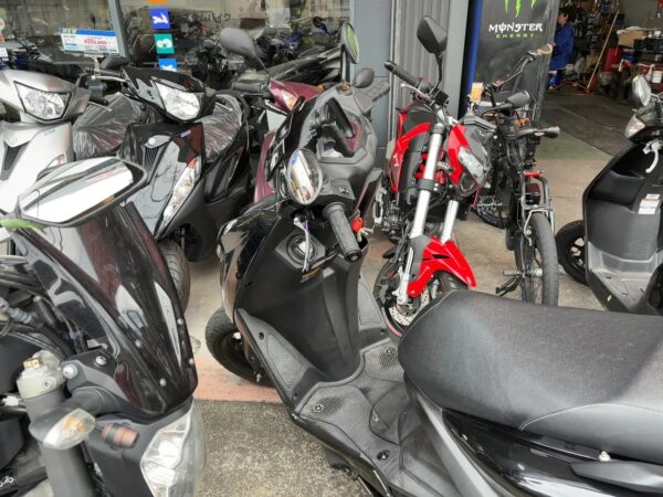 バイク屋駐輪場画像