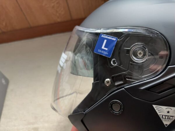 コミネ FRP ジェットヘルメット マットブラック L HK-172インナーサンバイザー出した画像