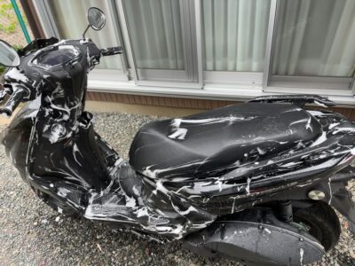 シグナスグリファス洗車している画像
