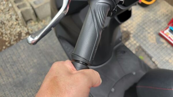 7型シグナスX純正バーエンド画像
