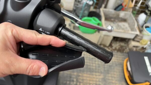 7型シグナスXノーマルグリップの厚さ画像