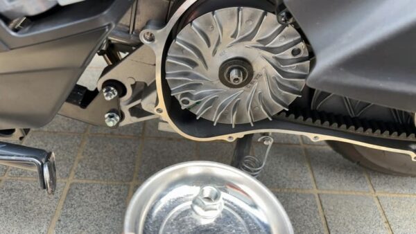 7型シグナスXプーリーナット外した画像