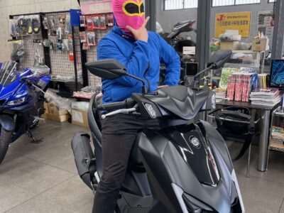 7型シグナスxに跨った桃レンジャー画像