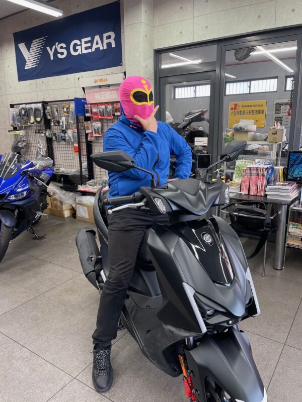 7型シグナスxに跨った桃レンジャー画像