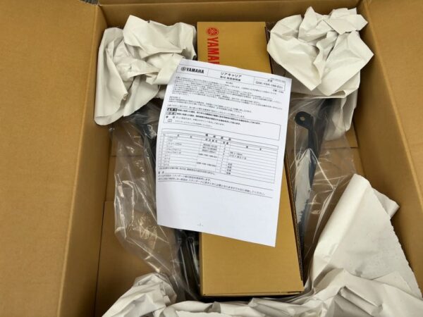 箱に入っているワイズギア7型シグナスXリヤキャリア画像