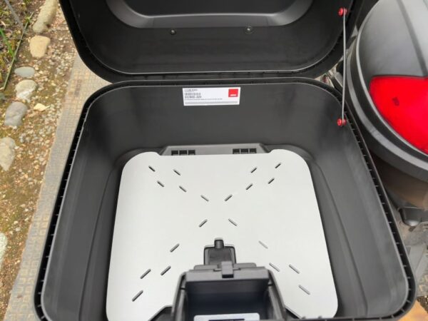 GIVI(B32NB-ADV)ボックス開けた画像
