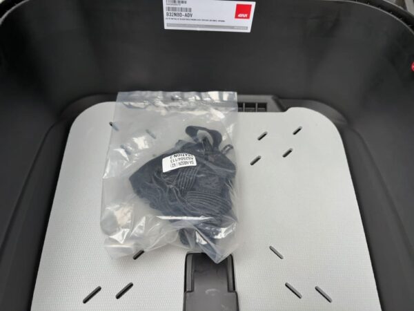 GIVI(B32NB-ADV)袋に入ったネット画像