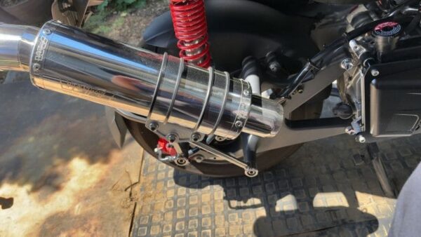 仮で7型シグナスXにサイレンサー付ける画像